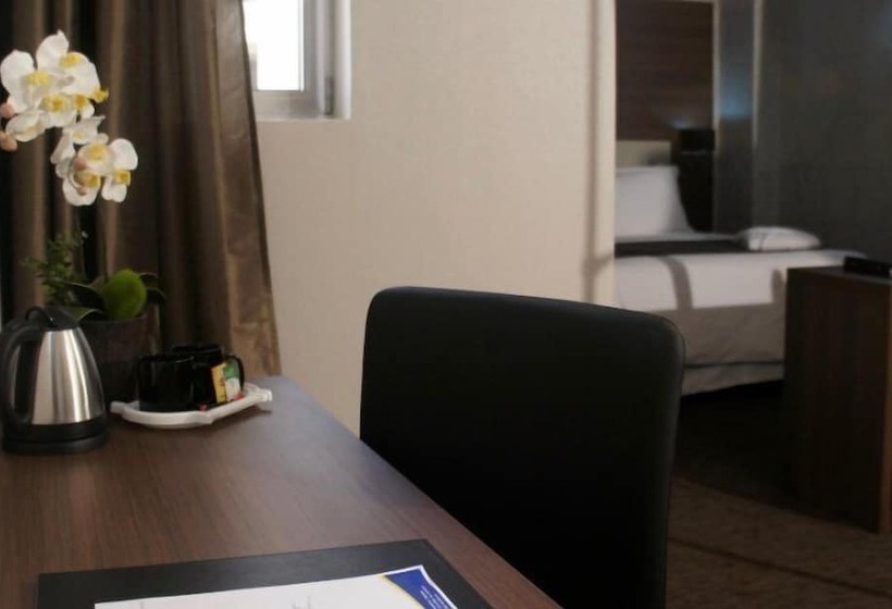 Juniorsviitti, Al Khaima City Center