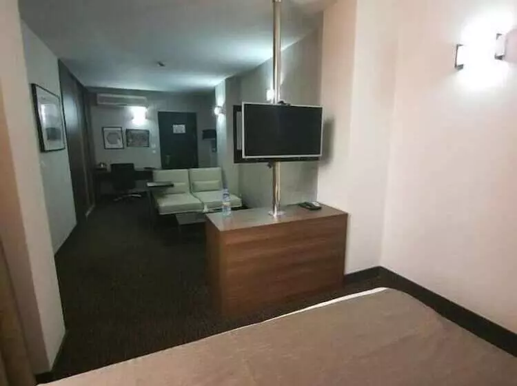 سوییت جونیور, Al Khaima City Center