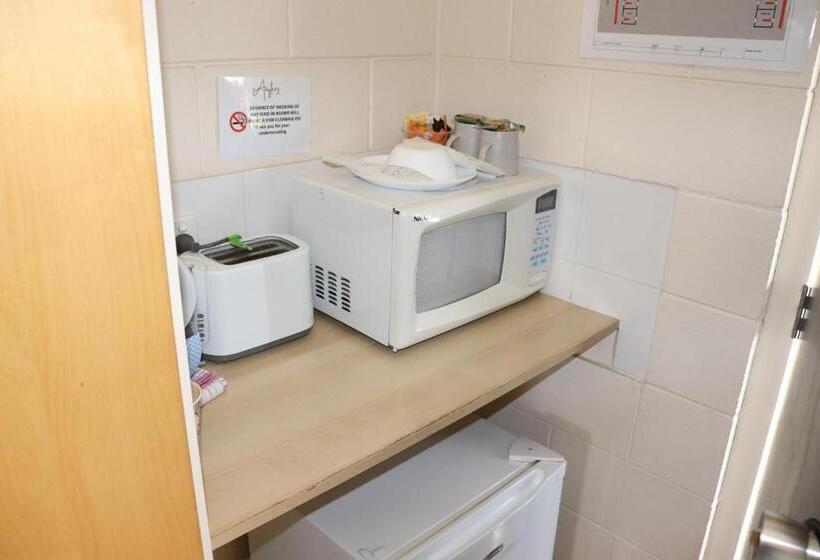 家庭间, The Anglers Inn