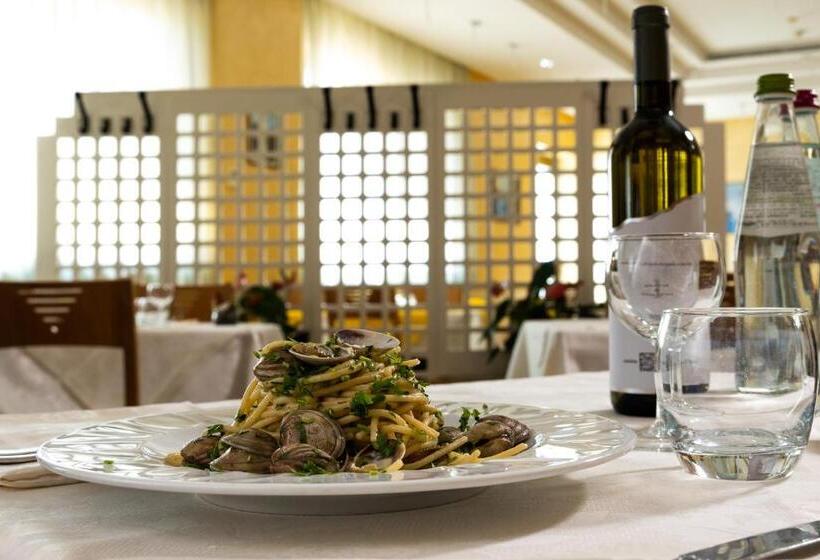 غرفة قياسية ثلاثية, Belvedere