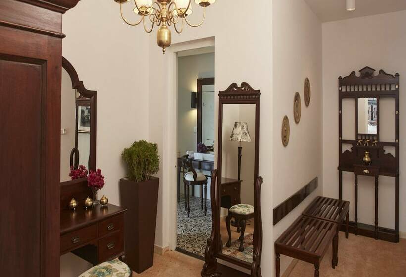 Королевский Люкс, Ekho Lake House