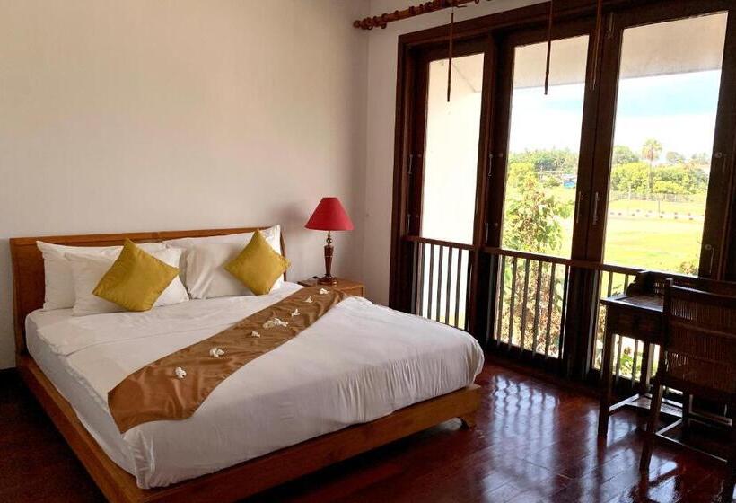 Дом 3 Спальни, Farmers Villa