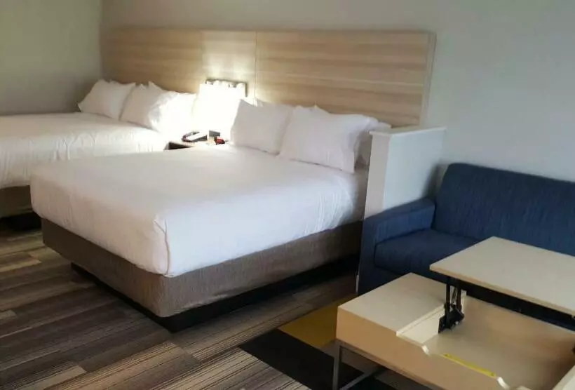 スイート, Holiday Inn Express & Suites Toledo West, An Ihg