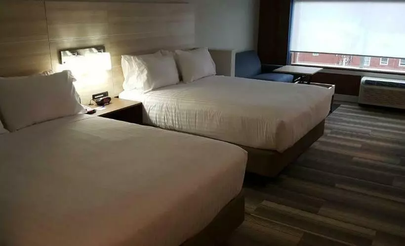 スイート, Holiday Inn Express & Suites Toledo West, An Ihg