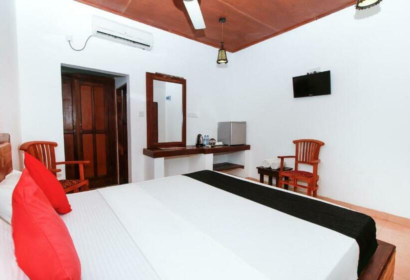 带泳池观景的豪华房, Jkab Beach Resort