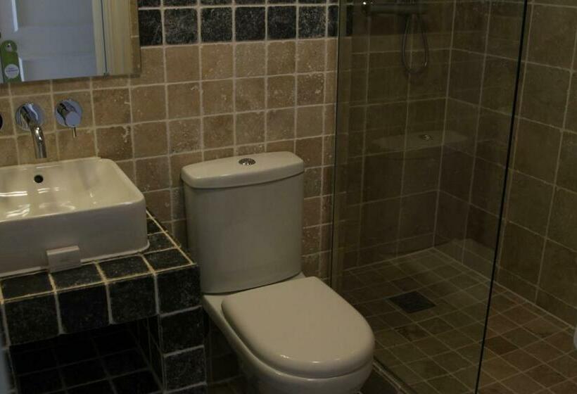 غرفة ديلوكس, Needham House