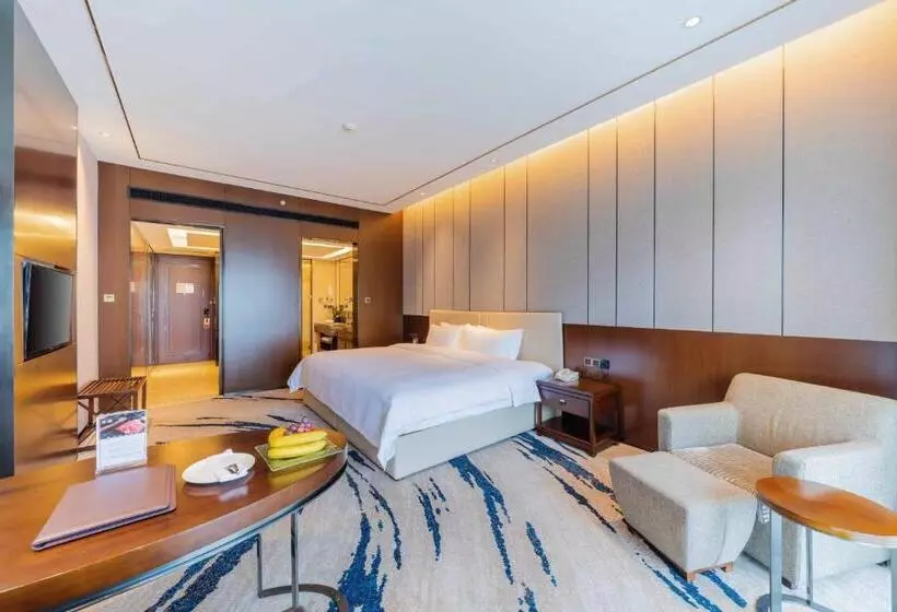 Superior room with lake view, Ramada By Wyndham Huizhou South