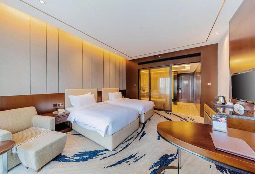 Superior room with lake view, Ramada By Wyndham Huizhou South