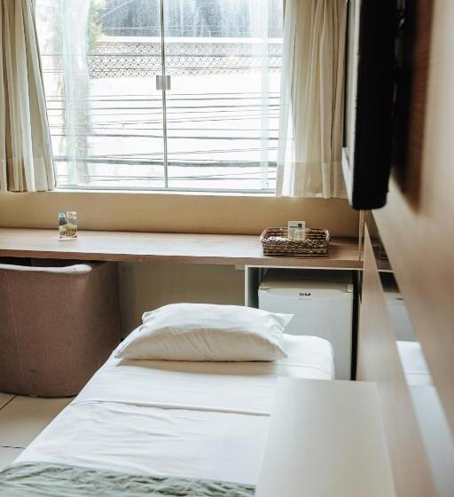 デラックストリプルルーム, Serrano