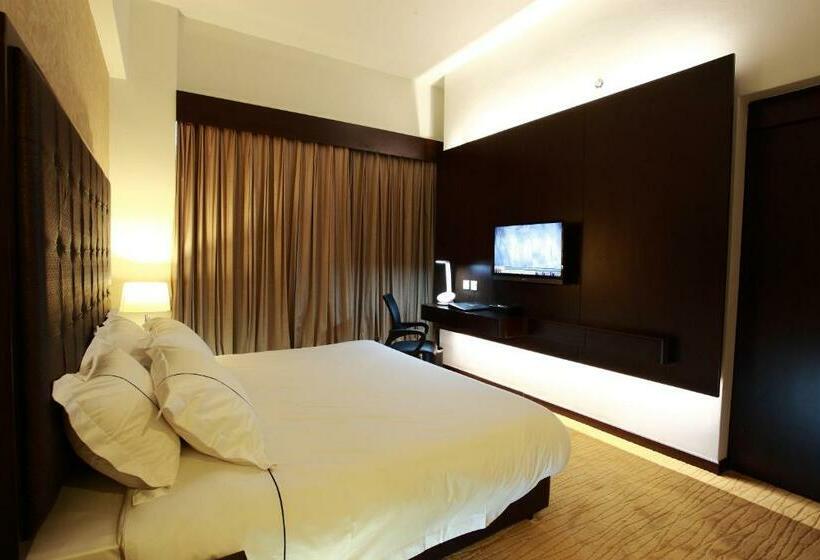 带大床的高级房间, Symphony Suites