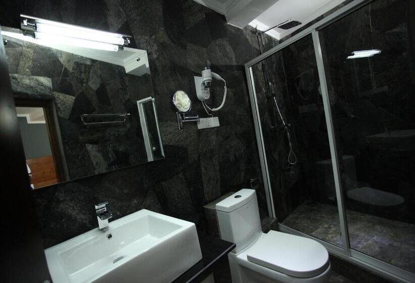 חדר דלוקס לשלושה, Travellers Nest Kandy