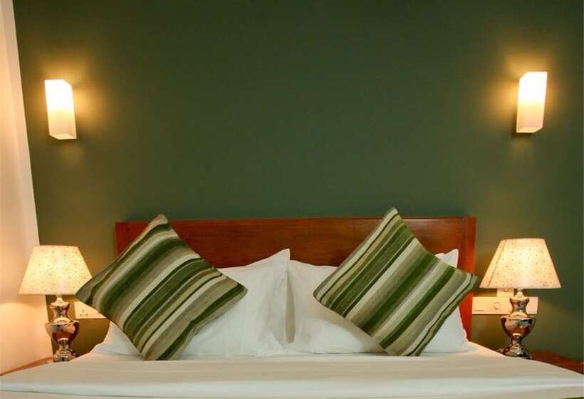 חדר דלוקס לשלושה, Travellers Nest Kandy