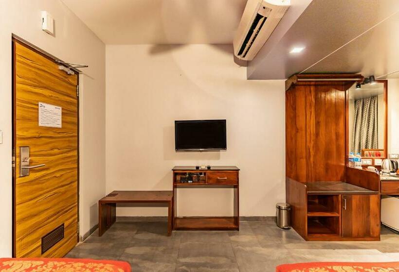 غرفة قياسية, Zense Candolim