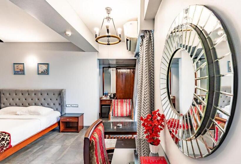 סוויטת מאסור, Zense Candolim