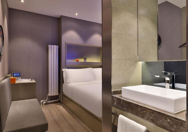 اتاق سوپریور, A L Ecole Buissonnière