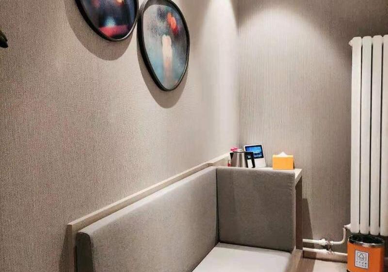 اتاق سوپریور, A L Ecole Buissonnière