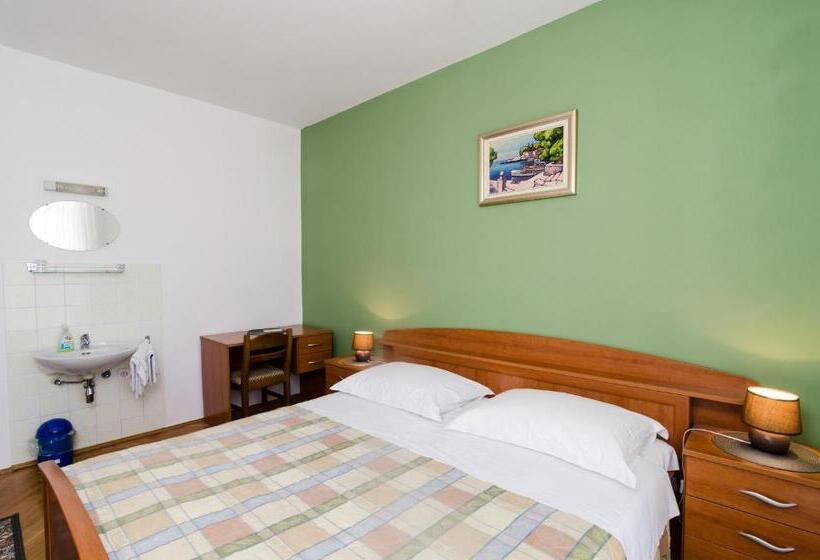 2 Bedrooms Suite Sea View, Guesthouse Moretić
