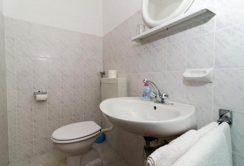 Quarto Basic, Guesthouse Moretić