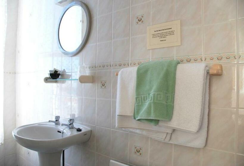 带海景的标准房, At Caledonia