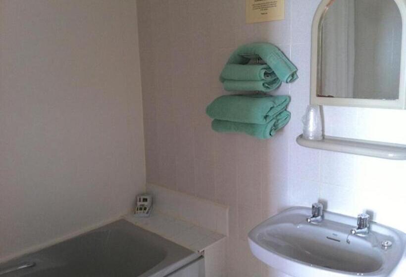 家庭海景房, At Caledonia