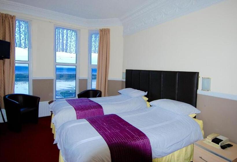 家庭海景房, At Caledonia