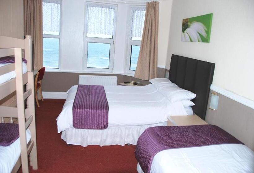 家庭海景房, At Caledonia