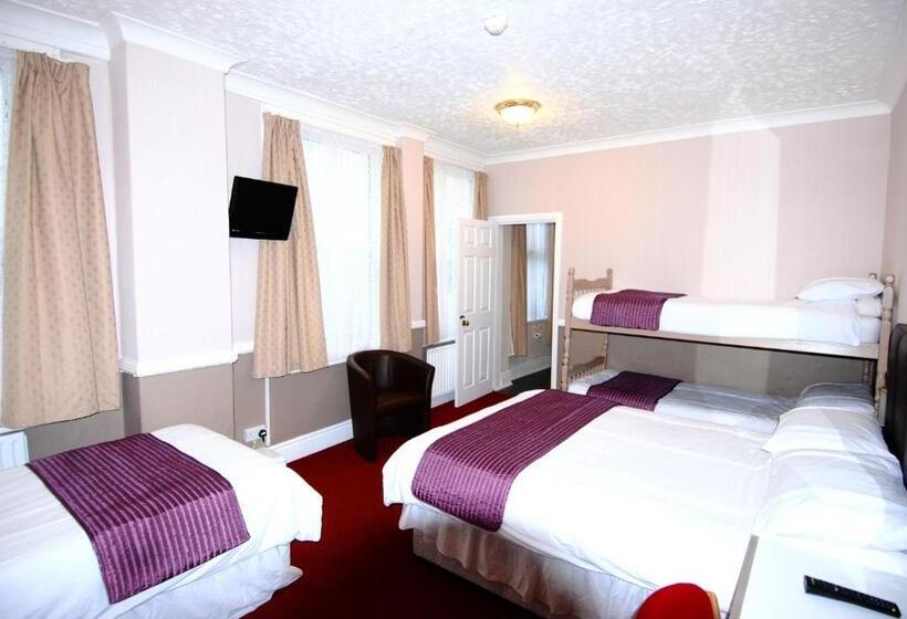 家庭间, At Caledonia