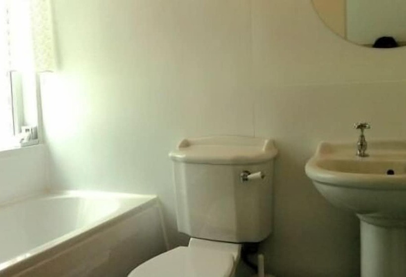 标准间, At Caledonia