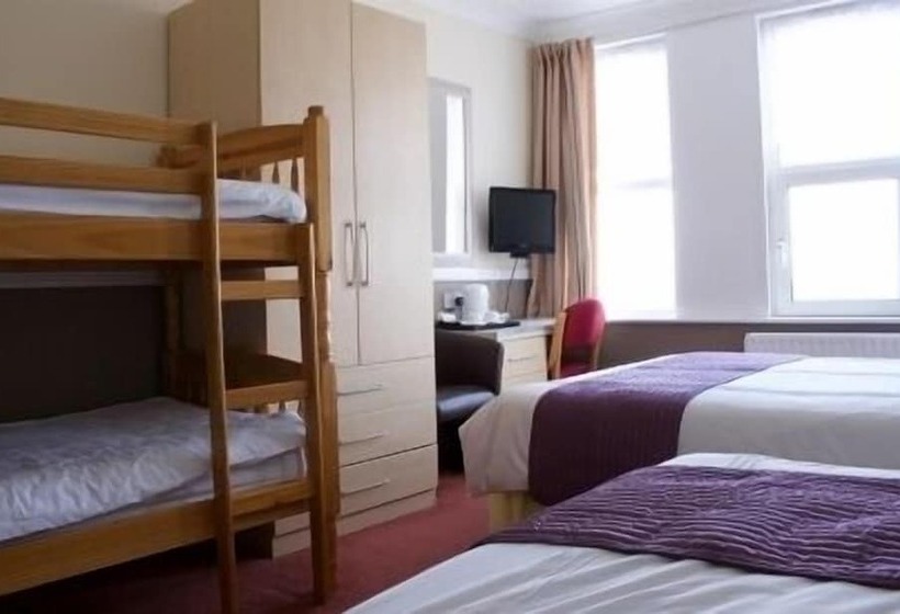 家庭海景房, At Caledonia