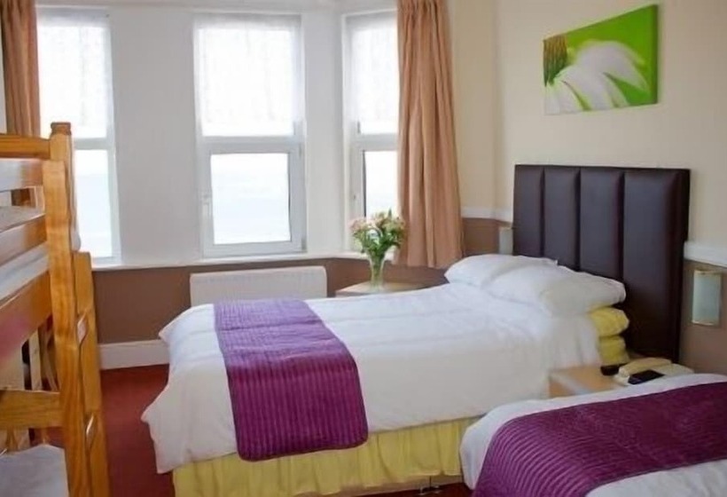 家庭海景房, At Caledonia