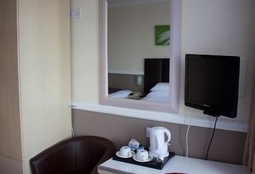 家庭海景房, At Caledonia