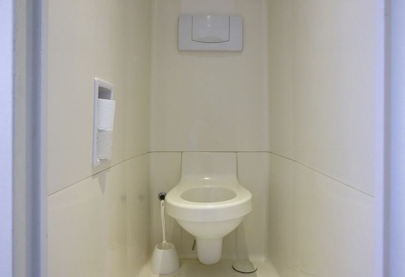 Номер Стандарт Трехместный, B&B HOTEL Chateauroux A20 l'occitane