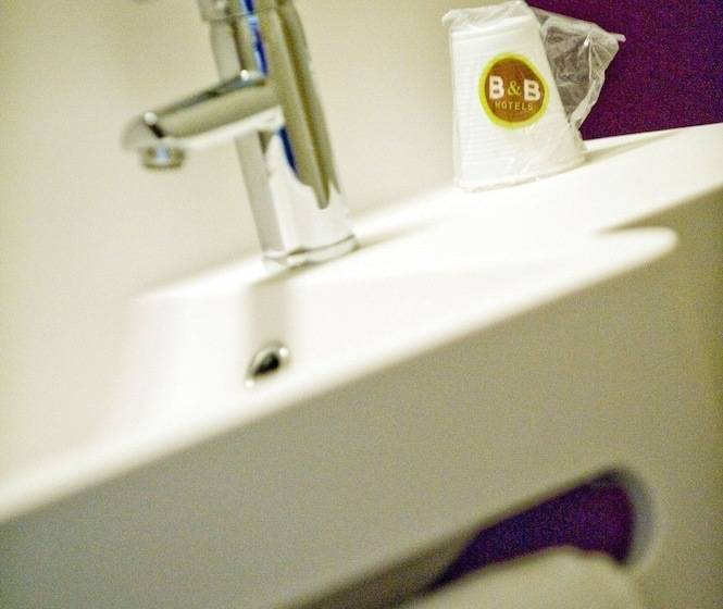 Номер Стандарт Трехместный, B&B HOTEL Chateauroux A20 l'occitane