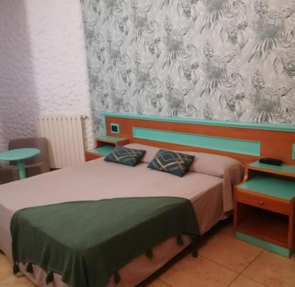 标准三人间, Esperia