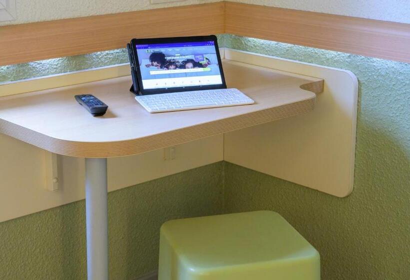 Номер Стандарт Трехместный, B&B HOTEL Chateauroux A20 l'occitane