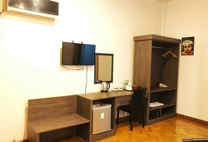 اتاق سوپریور, Kanbawza Hinthar