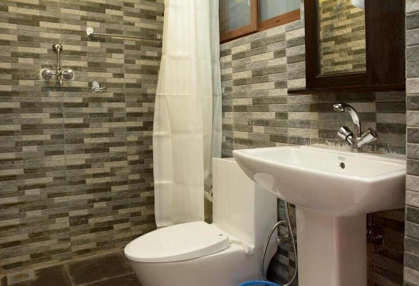 اتاق استاندارد سه نفره, Kasthamandap Boutique