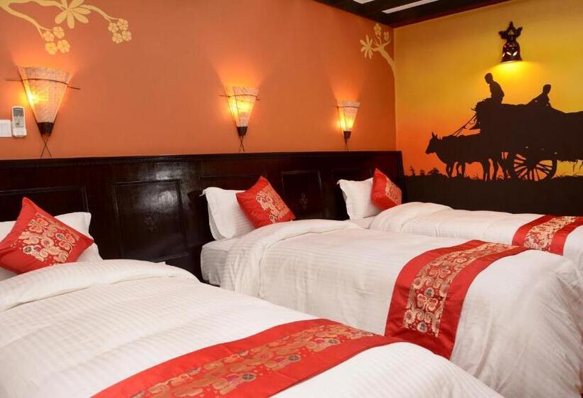 اتاق استاندارد سه نفره, Kasthamandap Boutique