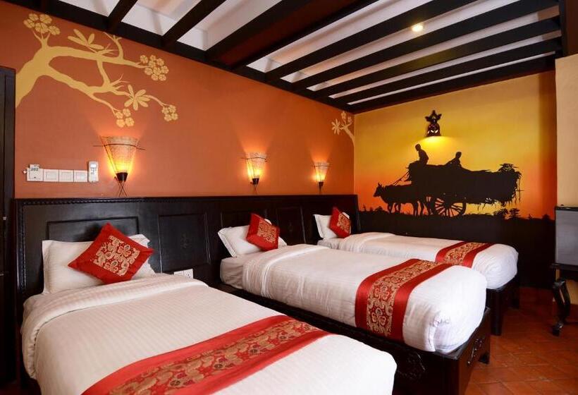 اتاق استاندارد سه نفره, Kasthamandap Boutique