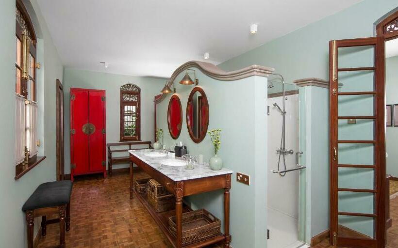 スーペリアースイート, Maniumpathy