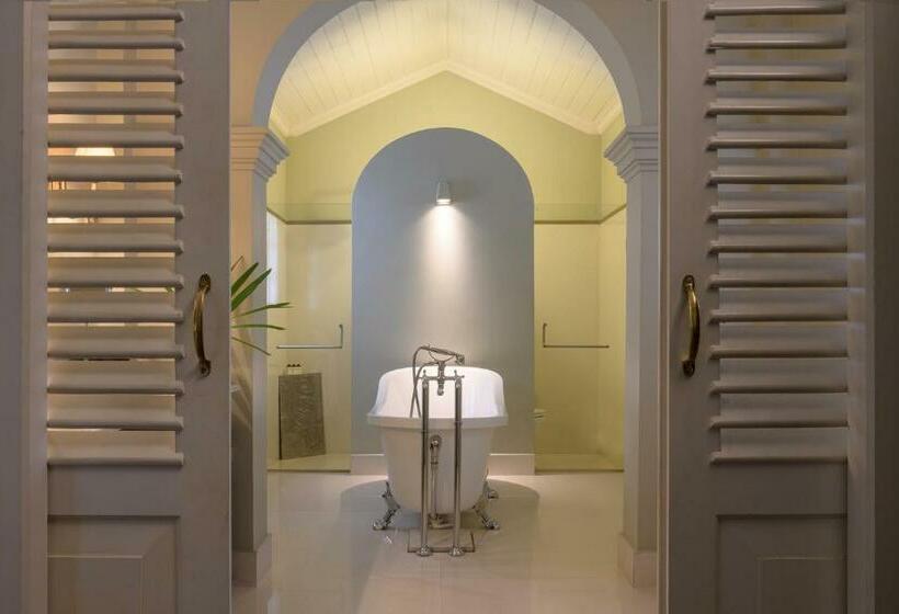 キングサイズベッドのスイートルーム, Maniumpathy