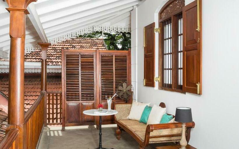 スーペリアールーム, Maniumpathy