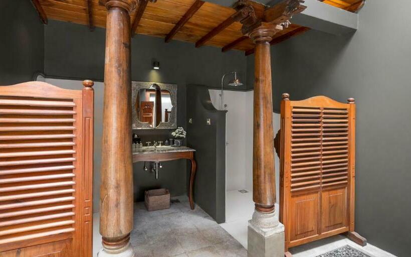 デラックスルーム, Maniumpathy