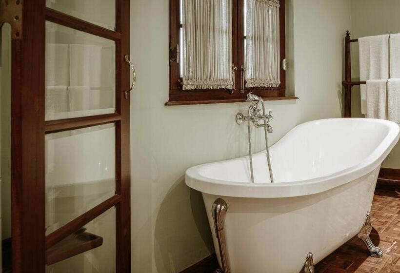 スーペリアースイート, Maniumpathy