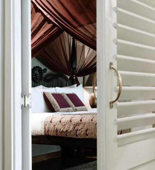 キングサイズベッドのスイートルーム, Maniumpathy