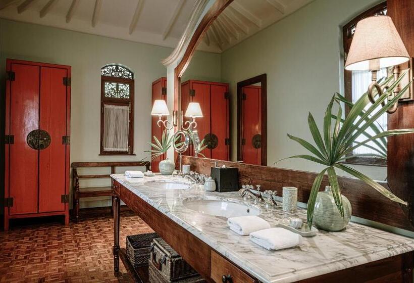 キングサイズベッドのスーペリアルーム, Maniumpathy