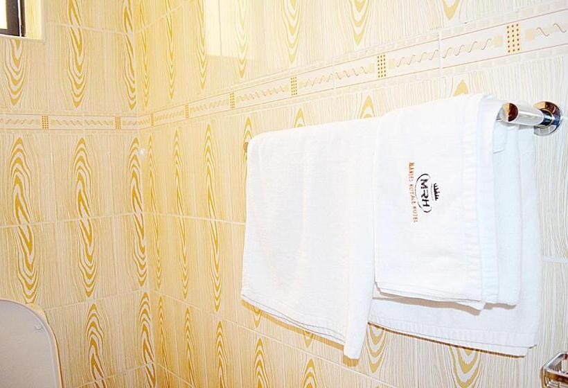 غرفة قياسية مزوَّدة بشُرفة, Marie S Royale