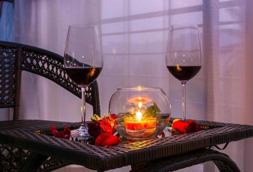 جناح, Marie S Royale