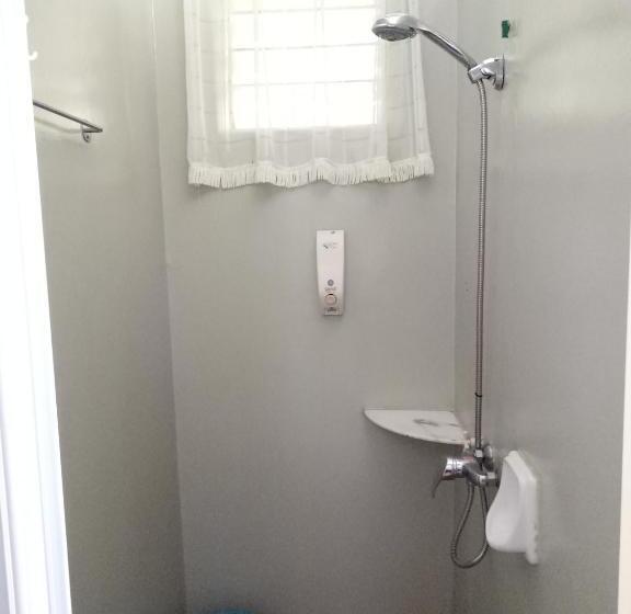 غرفة عائلية حمام مشترك, Moonriver Lodge