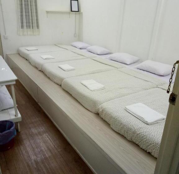 חדר משפחתי חדר אמבטיה משותף, Moonriver Lodge